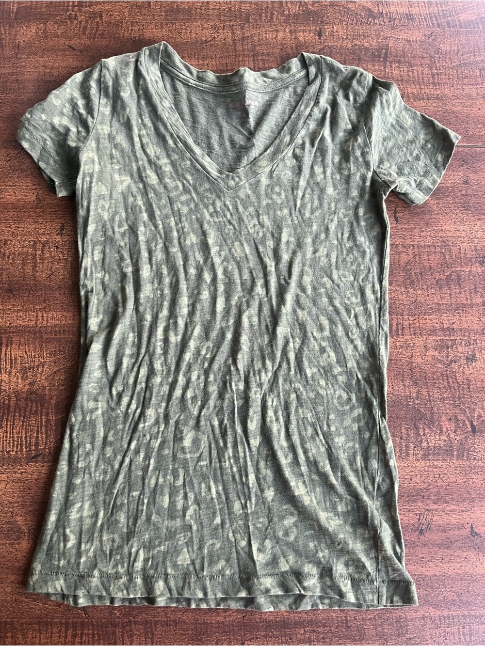 Arizona Jeans Co Army Green Mottled V Neck T Shirt XS Grunge Y2K Military skater